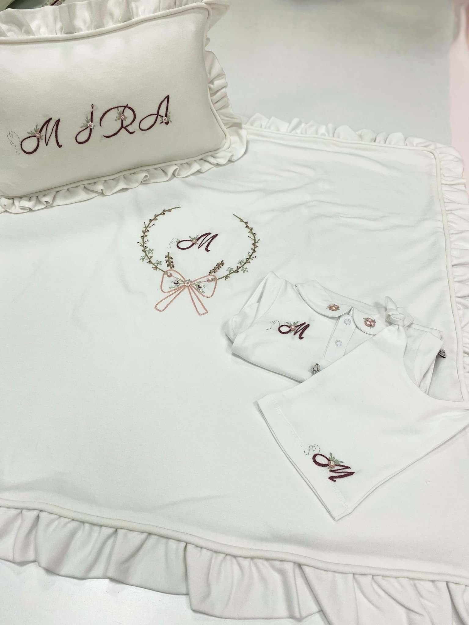 Picture of Wreath Embroidery 3 PIECE NEWBORN SET